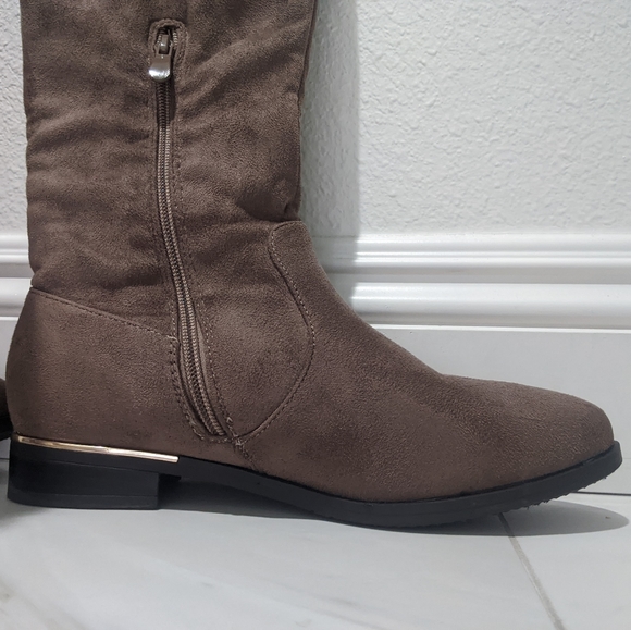 Over the knee suede boots. 7.5, worn once. - Picture 2 of 5
